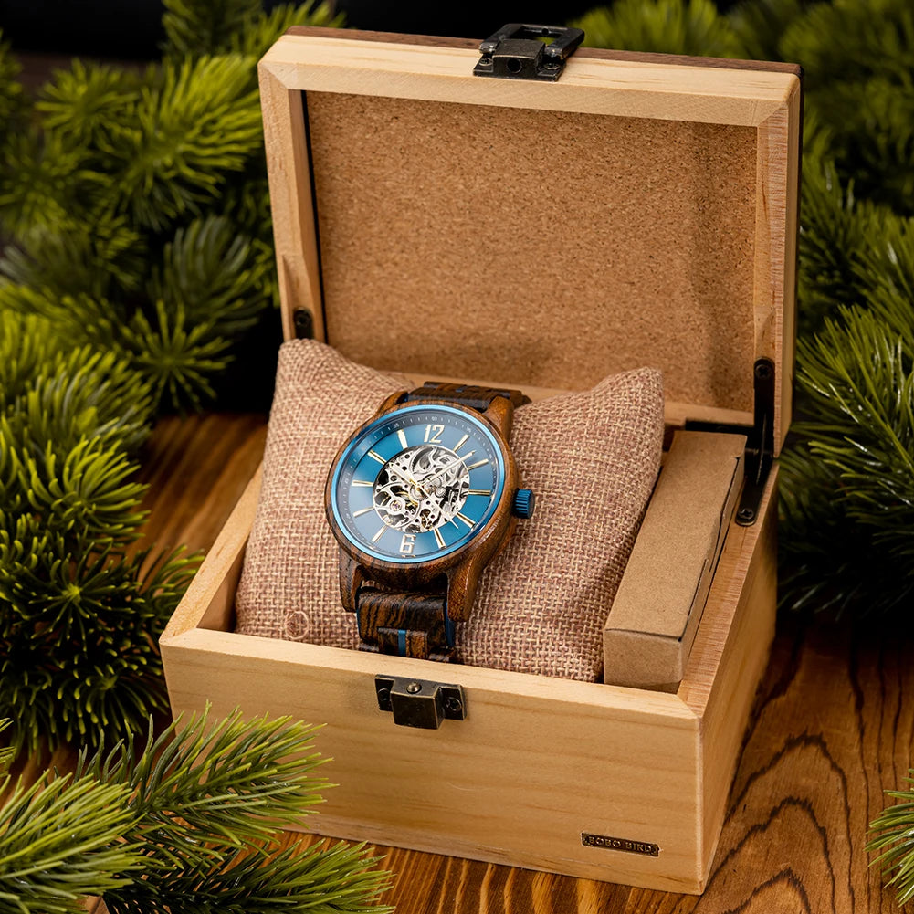 Montre en bois pour homme - Iskar, cadran rond en bois foncé, bracelet en bois et acier inoxydable dans sa boîte de rangement.