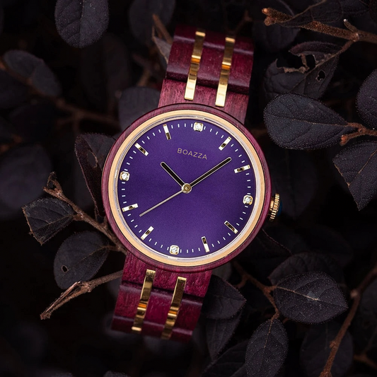 Montre en bois pour femme - Lumi, cadran rond en bois clair, bracelet fin en bois et acier inoxydable, élégance douce et féminine.