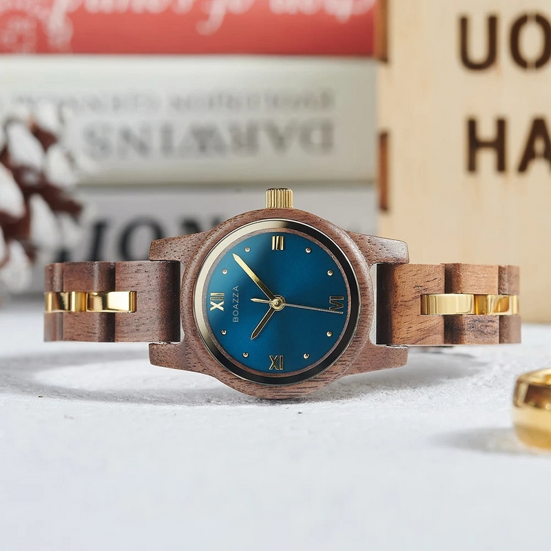 Montre en bois pour femme - Liv, cadran rond en bois clair, bracelet fin en bois et acier inoxydable, style doux