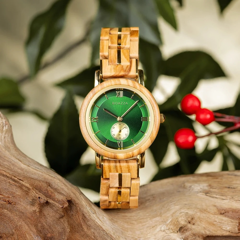 Montre en bois pour femme - Tida, cadran rond en bois clair, bracelet raffiné en bois et acier inoxydable, douceur et féminité.