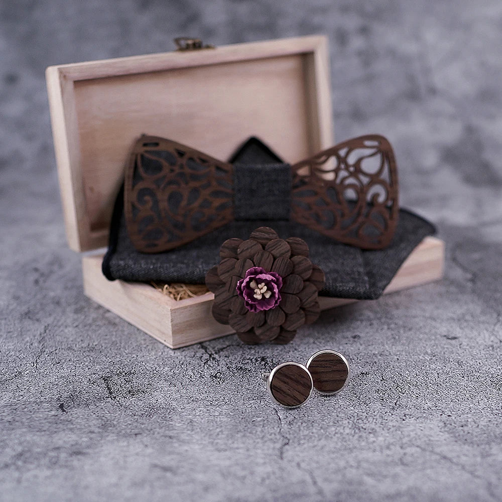 Nœud papillon en bois Sarn dans sa boîte de rangement en bois, chic et authentique.