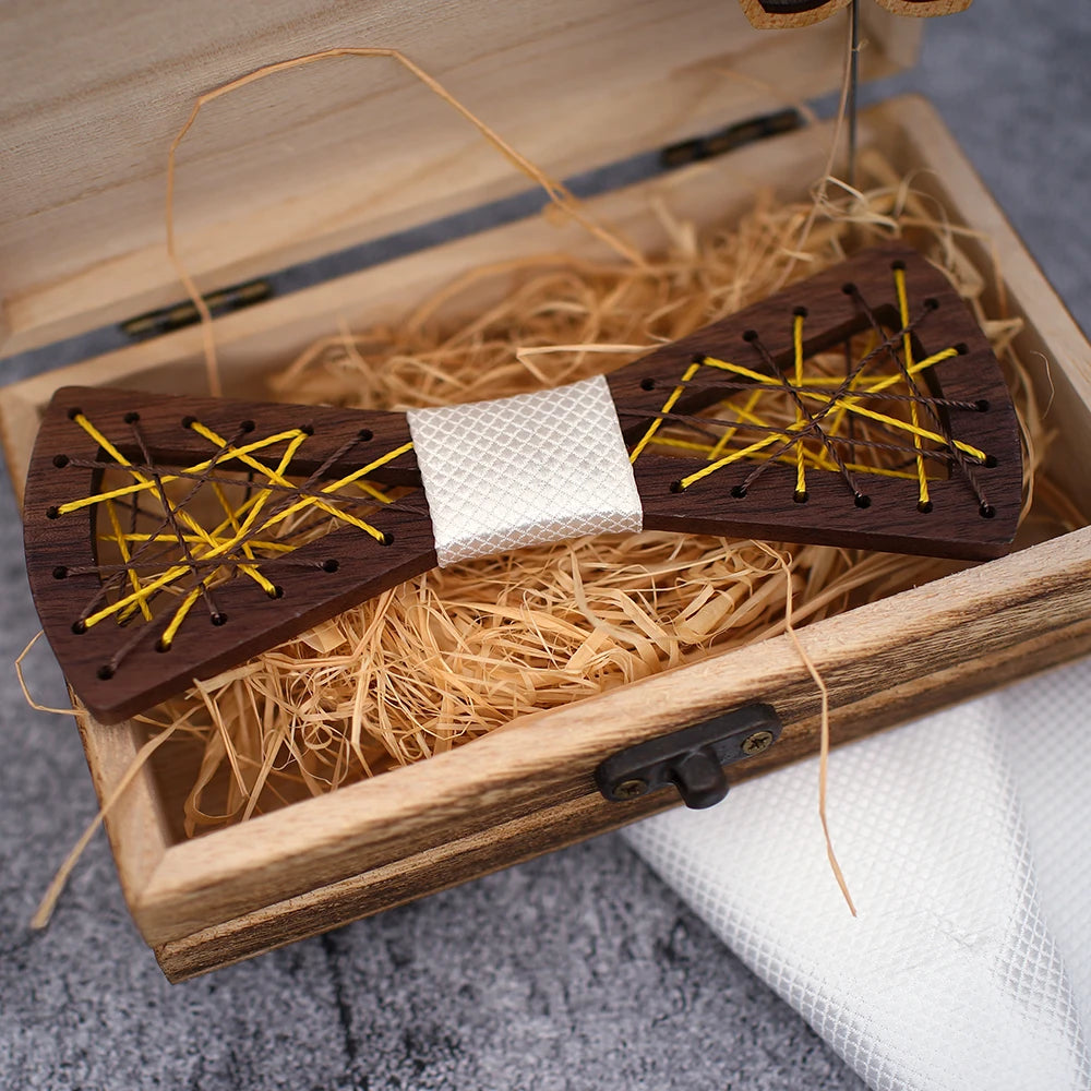 Nœud papillon en bois Valmo avec sa boîte de rangement en bois, chic et authentique.