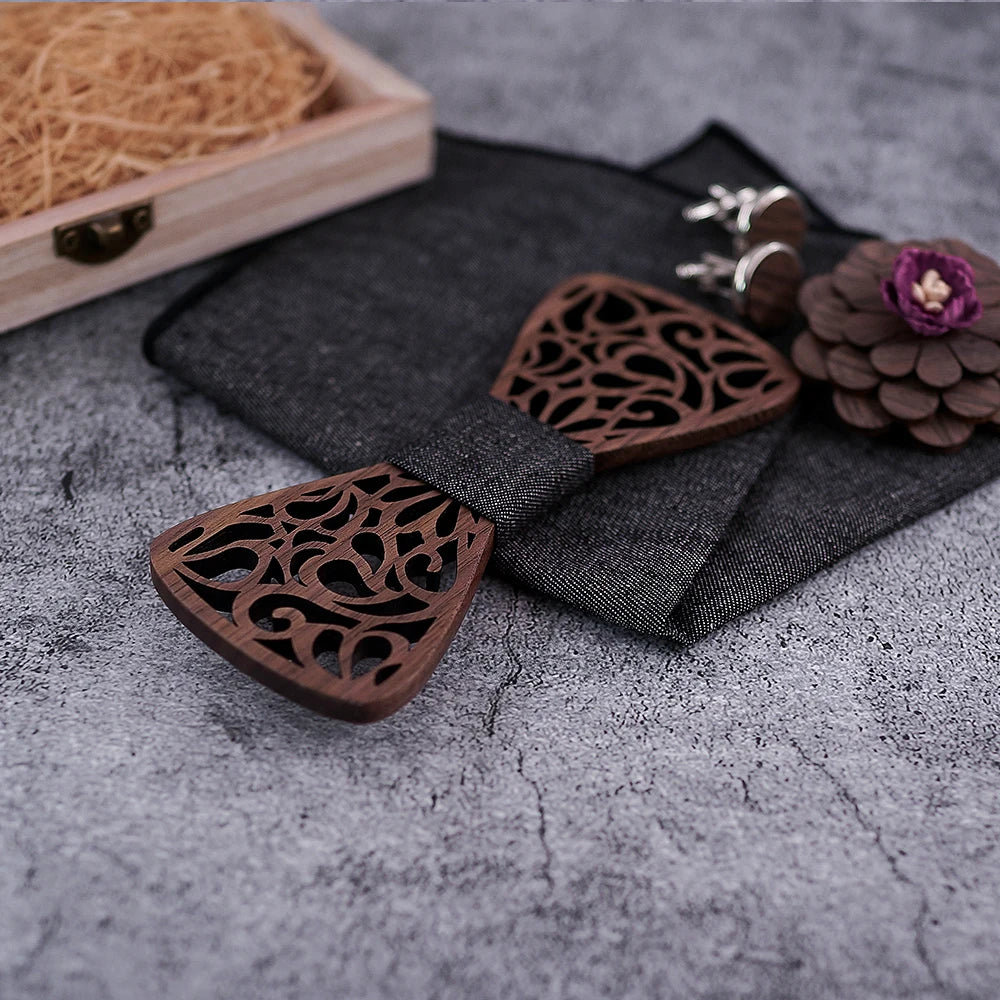 Nœud papillon en bois Sarn avec pochette assortie, élégance et modernité pour toutes les occasions.