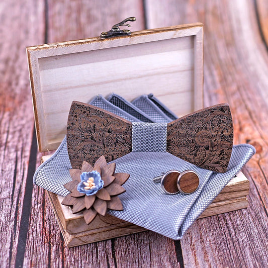 Nœud papillon en bois Röda, élégant et raffiné, parfait pour sublimer le style masculin.