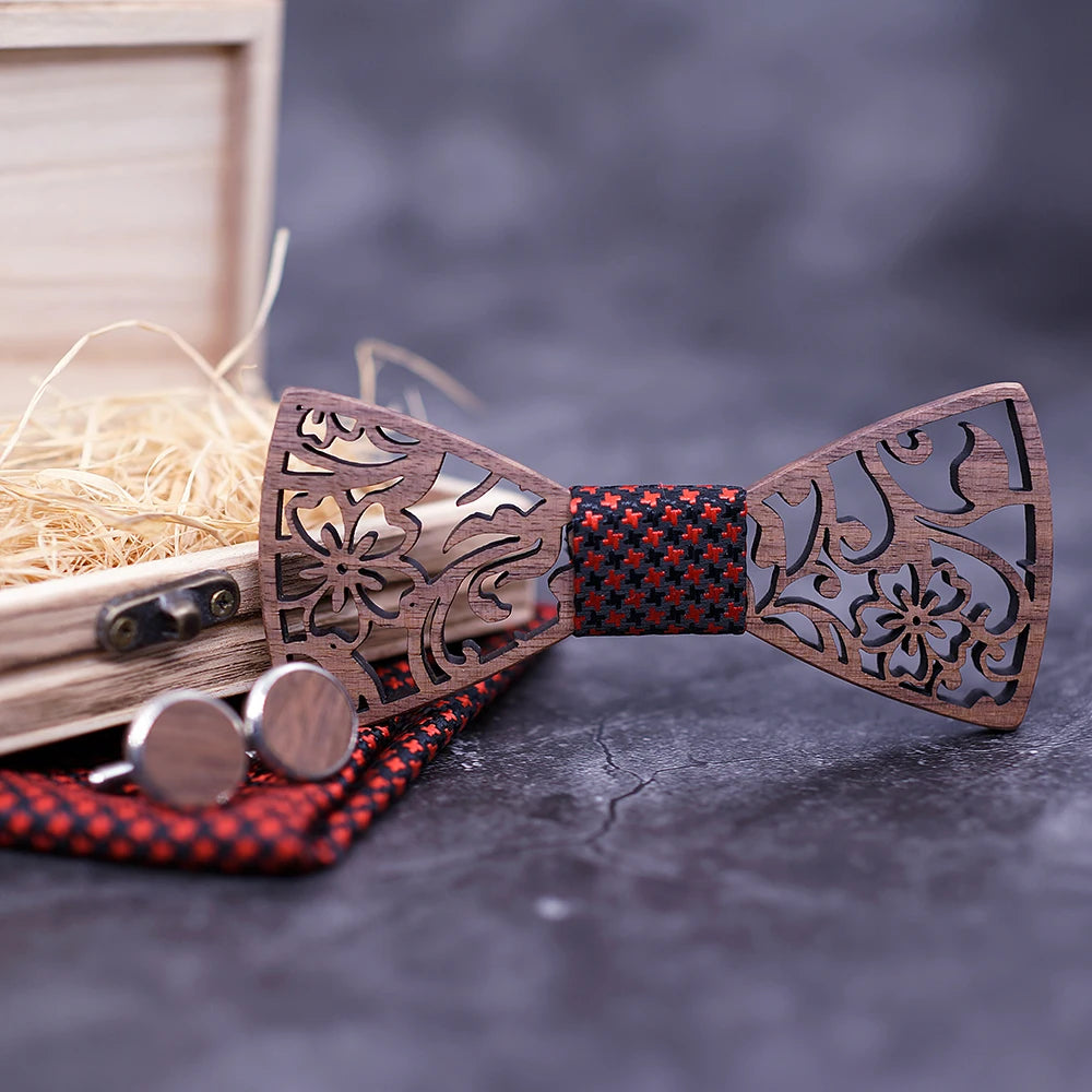 Nœud papillon en bois Tyra, accessoire naturel et élégant pour homme.