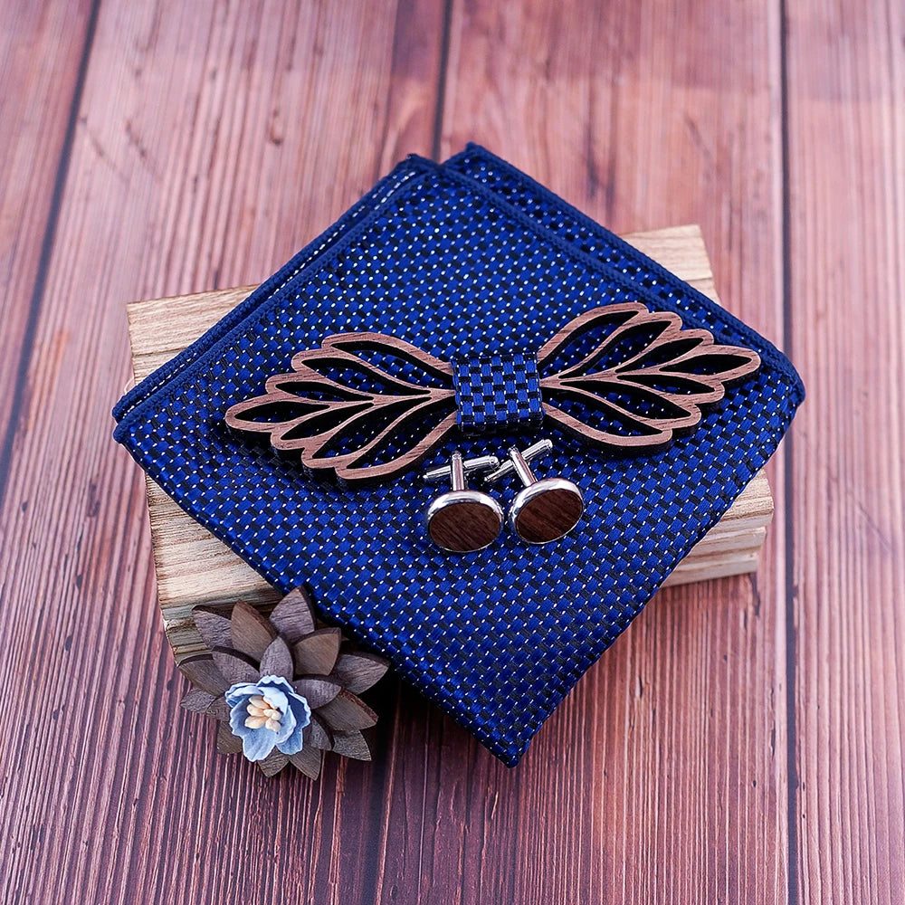 Nœud papillon en bois Laga avec pochette assortie, élégance et modernité pour toutes les occasions.