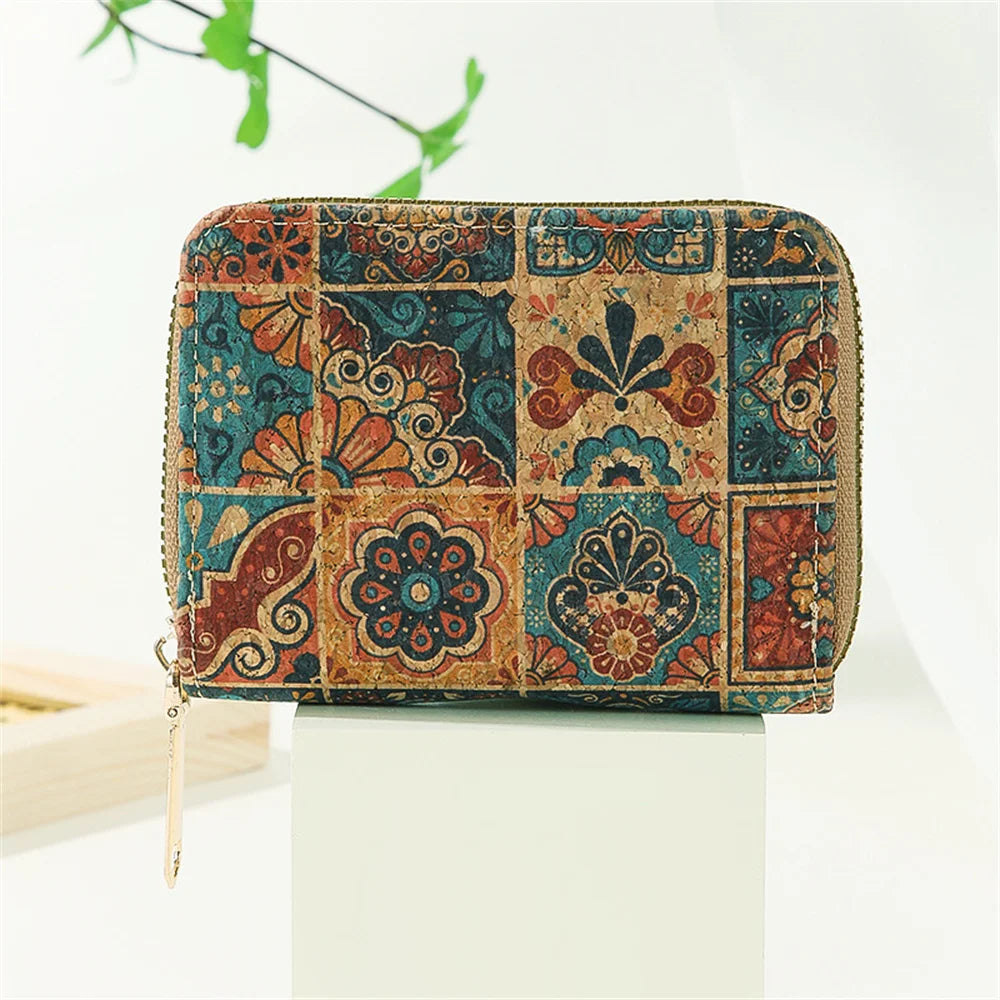 Portefeuille en liège Ava, élégant et durable, parfait pour organiser vos cartes et billets avec style.