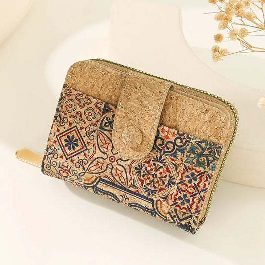 Portefeuille en liège Isla, élégant et durable, parfait pour organiser vos cartes et billets avec style.