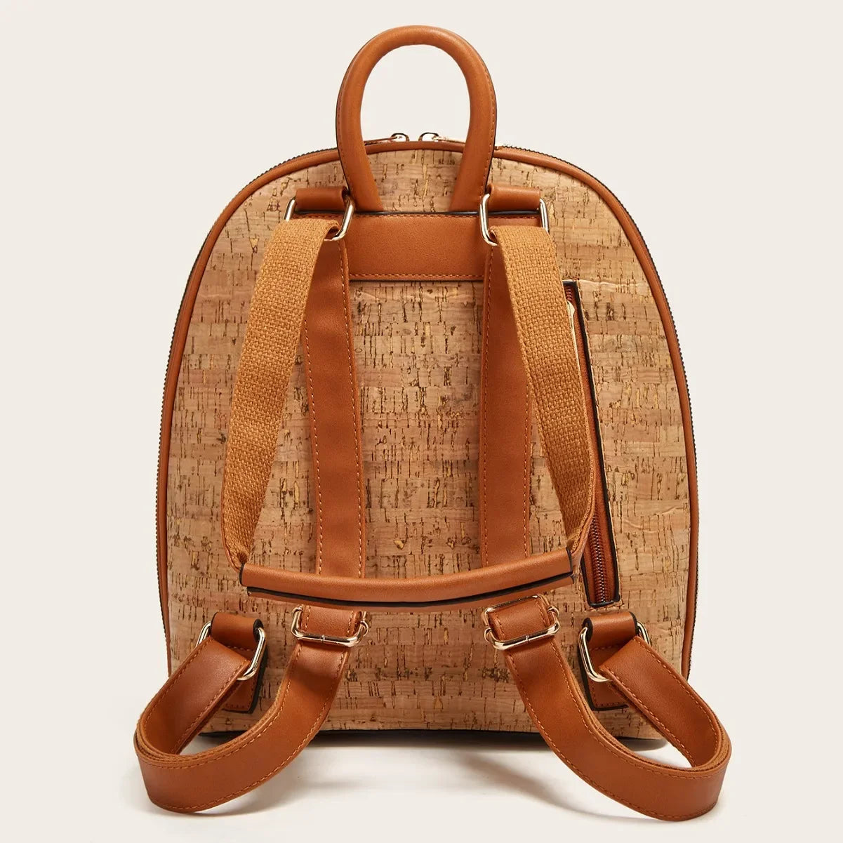 Sac en liège Yara vu de l’arrière, mettant en valeur sa finition soignée et sa texture naturelle unique.