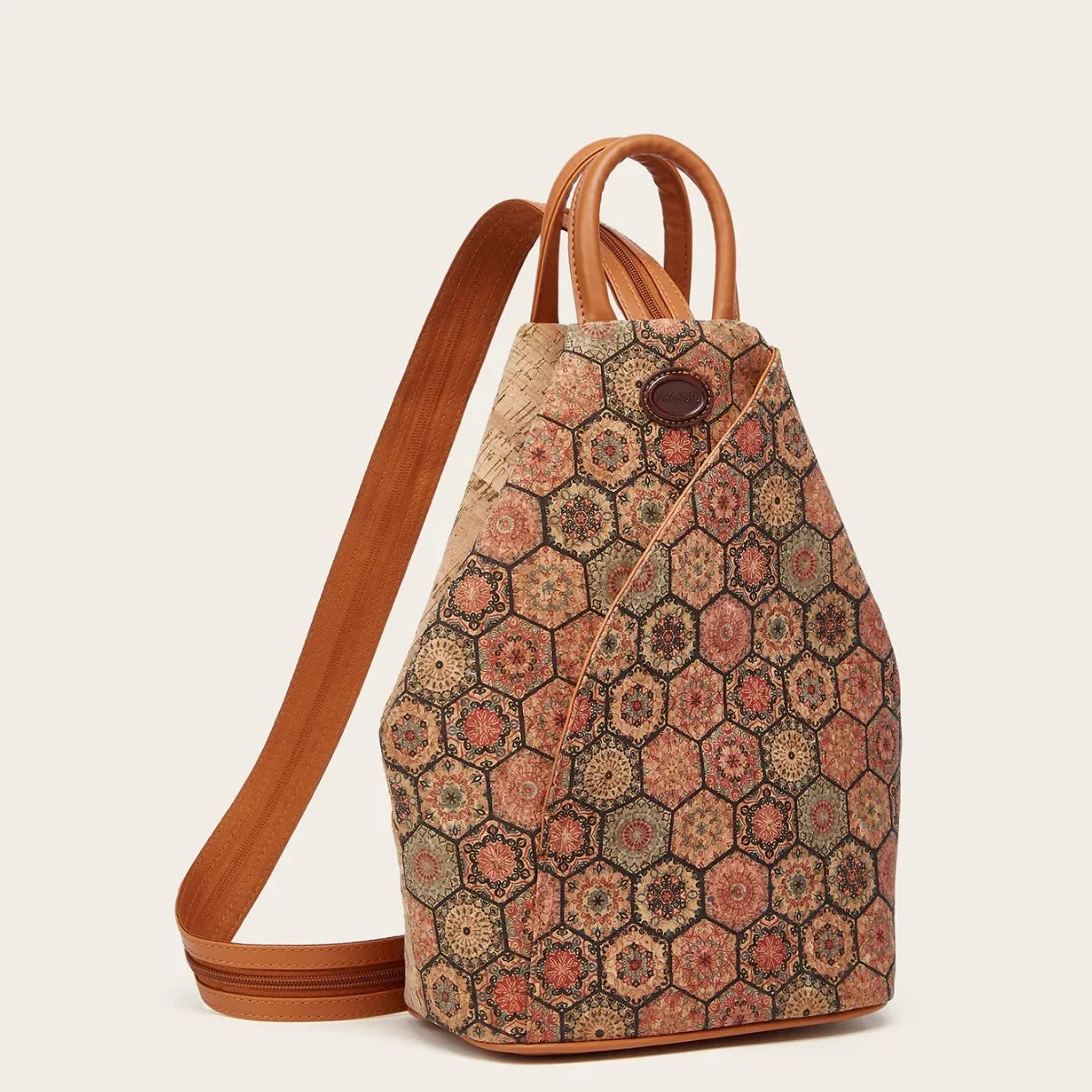 Vue de côté du Sac en liège Noelia, élégant, parfait pour accompagner votre quotidien avec style.
